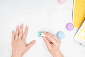 Read more about the article 美甲店英文怎麼說？預約、改款、卸甲與價格溝通實用句